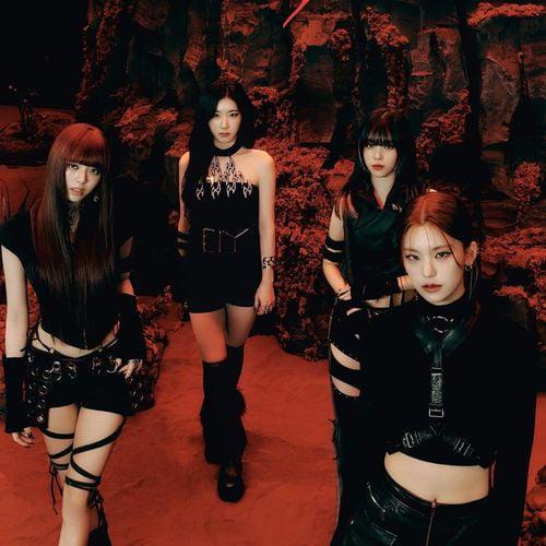 ITZY - Mr. Vampire